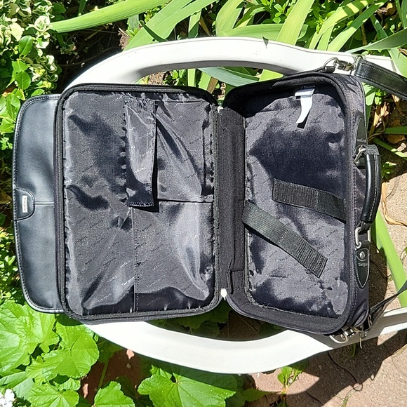 Targus Laptop Bag, Black Canvas, Faux Leather Trim, Unisex, 15.5"x11" - Picture 8 of 15